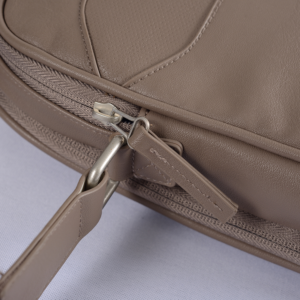 tovární zakázková unisex taška na jedno rameno cross body z PU kůže